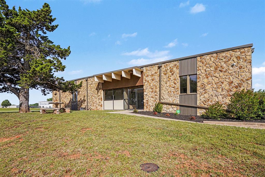 200 Sigma Place, Guthrie, OK 73044 listing photo